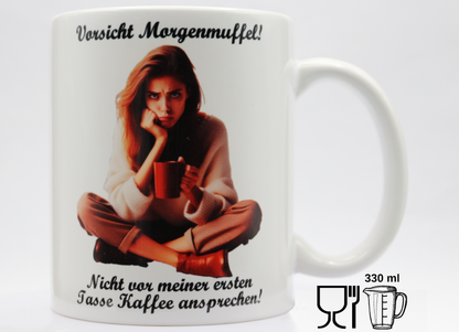 Jumbo Tasse XXL 330 ml mit mürrische Frau im Yogasitz und Schriftzug "Vorsicht! Morgenmuffel! ... " V2