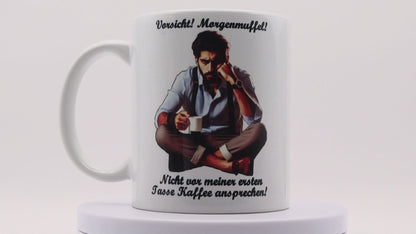 Jumbo Tasse XXL 330 ml mit mürrischen Mann im Yogasitz und Schriftzug "Vorsicht! Morgenmuffel! ...