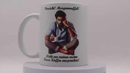 Jumbo Tasse XXL 330 ml mit mürrischen Mann im Yogasitz und Schriftzug "Vorsicht! Morgenmuffel! ...