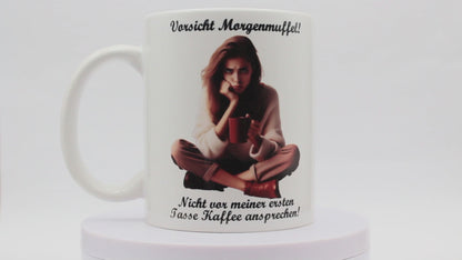 Jumbo Tasse XXL 330 ml mit mürrische Frau im Yogasitz und Schriftzug "Vorsicht! Morgenmuffel! ... " V2